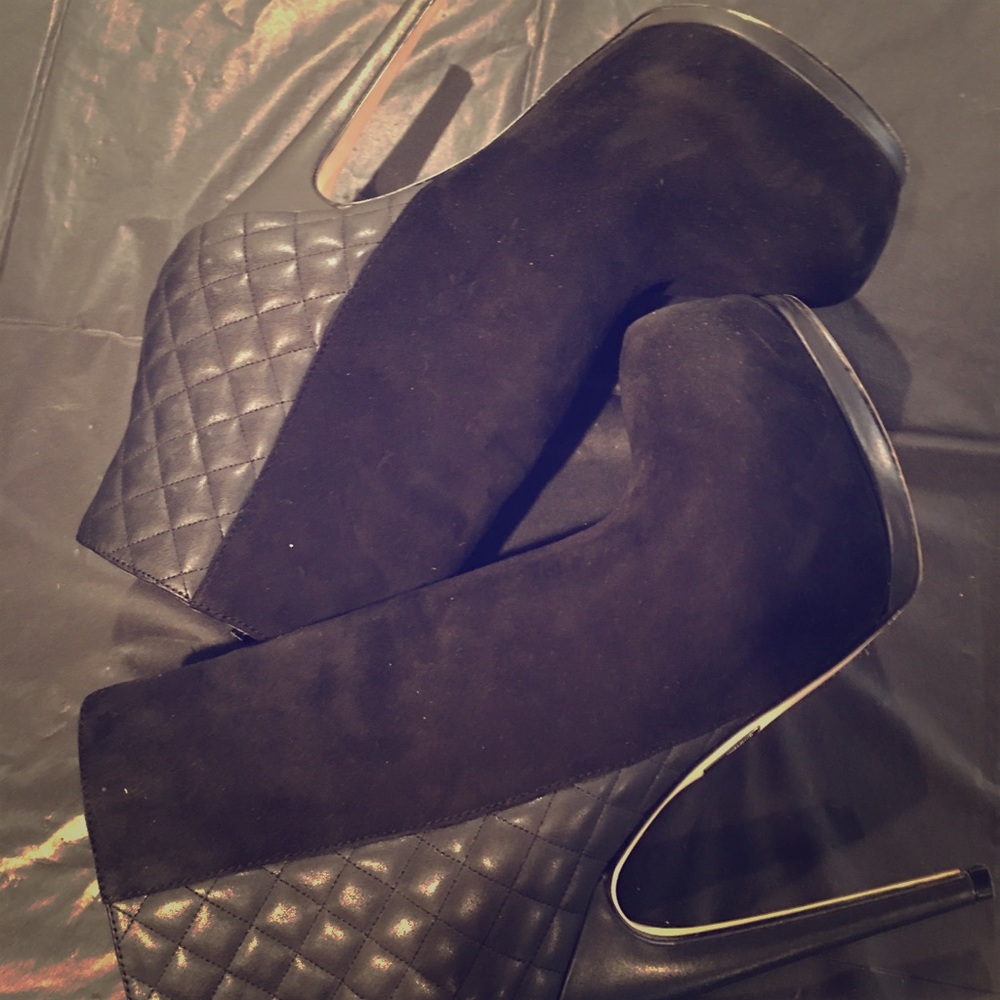 Suede Booties W/Quilted Detail Back No Box
